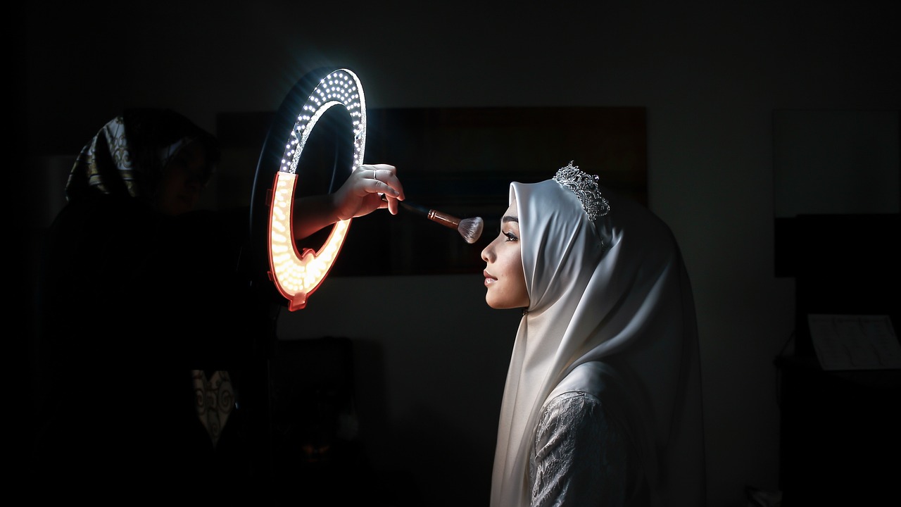 woman, bride, veil, make-up, getting ready, brush, hand, light, ring light, storiesofdiversity, ring light, ring light, ring light, ring light, ring light