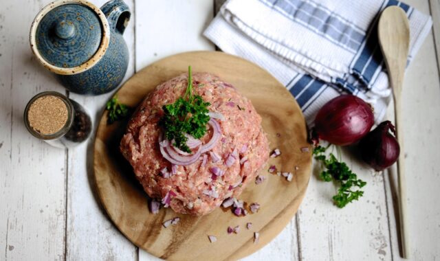 minced meat, meat, meatloaf, ground meat, raw meat, onions, preparation, meal preparation, flat lay, minced meat, meatloaf, meatloaf, meatloaf, meatloaf, meatloaf, ground meat