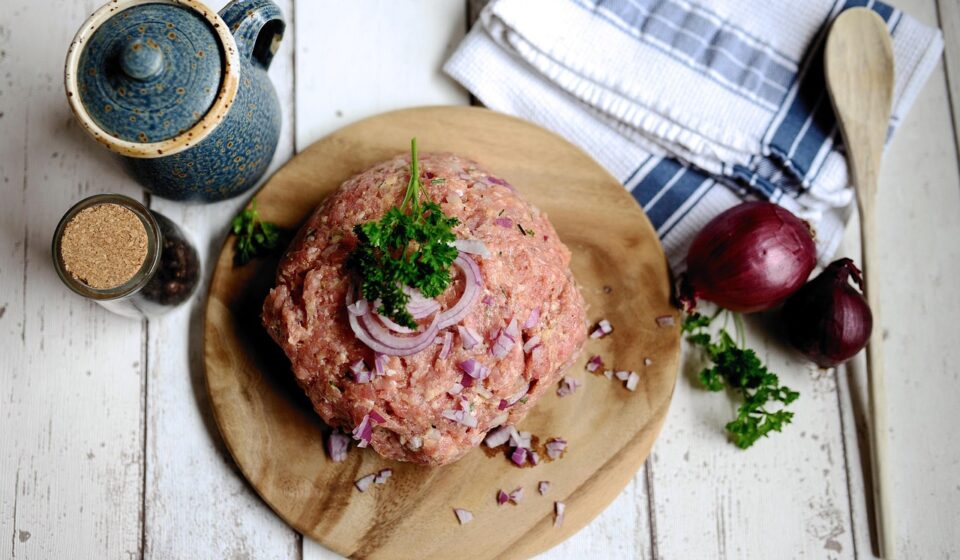 minced meat, meat, meatloaf, ground meat, raw meat, onions, preparation, meal preparation, flat lay, minced meat, meatloaf, meatloaf, meatloaf, meatloaf, meatloaf, ground meat