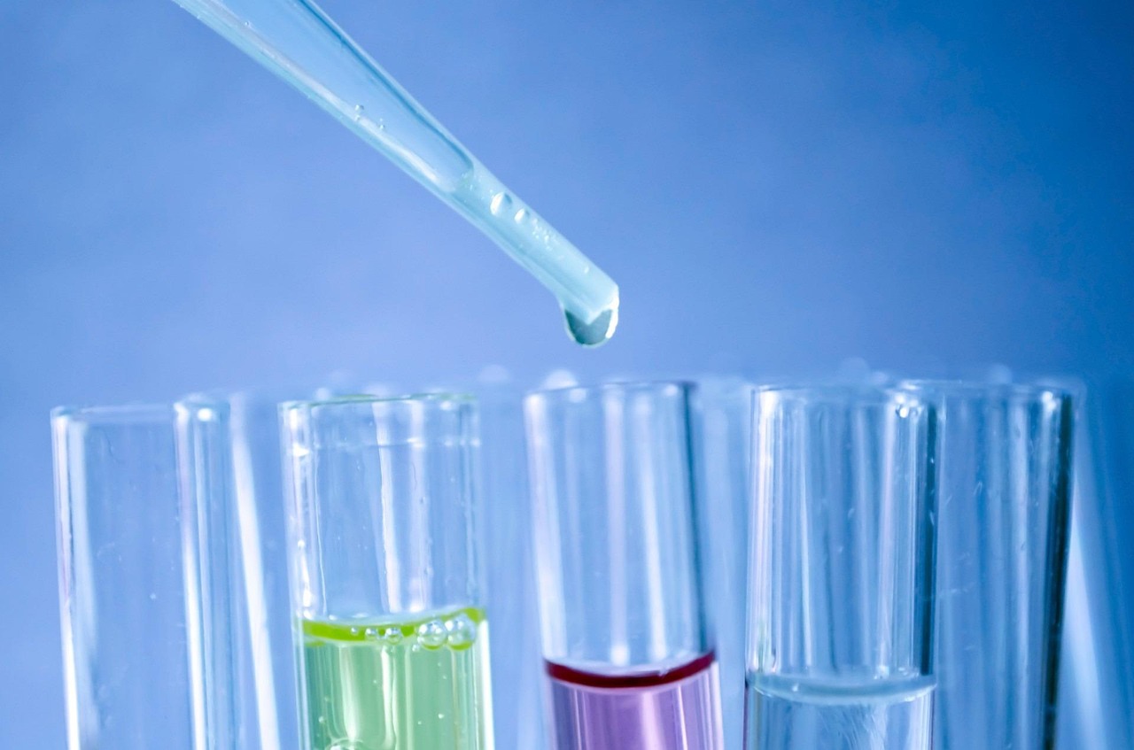 test, tube, lab, medical, research, water, clinical, health, chemistry, nature, experiment, stick, pharmaceutical, liquid, pharmacology, laboratory, chemical, analysis, medicine, biology, glassware, microbiology, pharmacy, drops, test-tube, glass