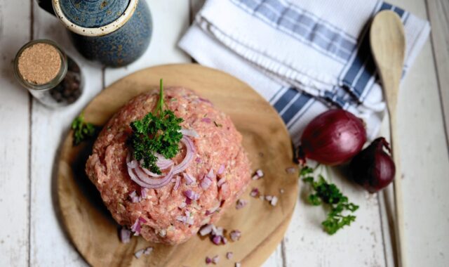 minced meat, meat, meatloaf, ground meat, raw meat, onions, preparation, meal preparation, flat lay, meatloaf, meatloaf, meatloaf, meatloaf, meatloaf, ground meat, ground meat, ground meat